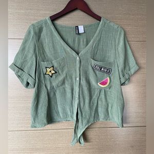 H&M box cut top with patches